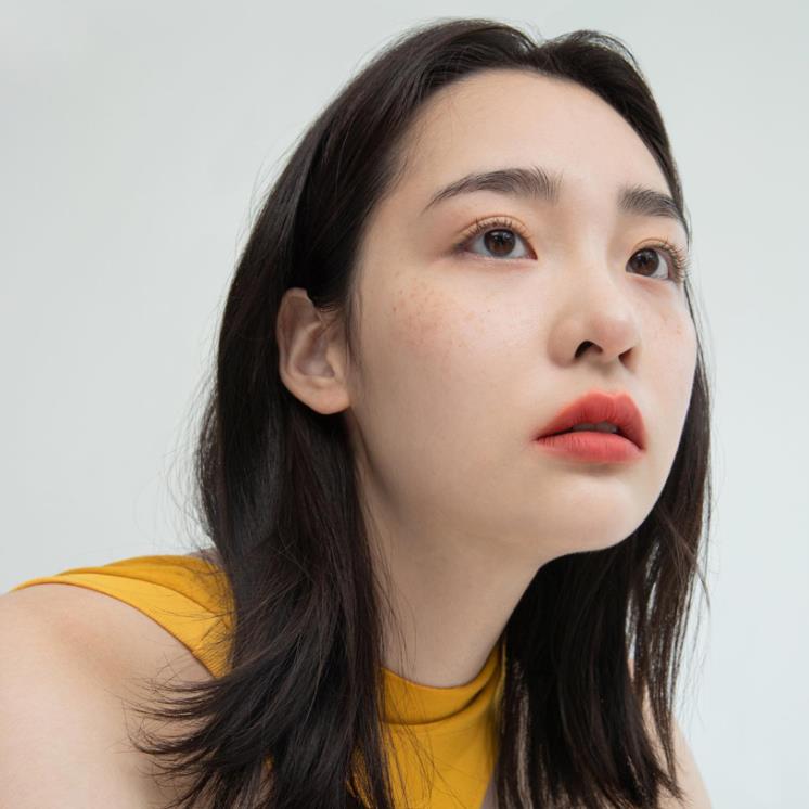 사진 네이밍 코스메틱, 김민하 인스타그램 @minhakim__