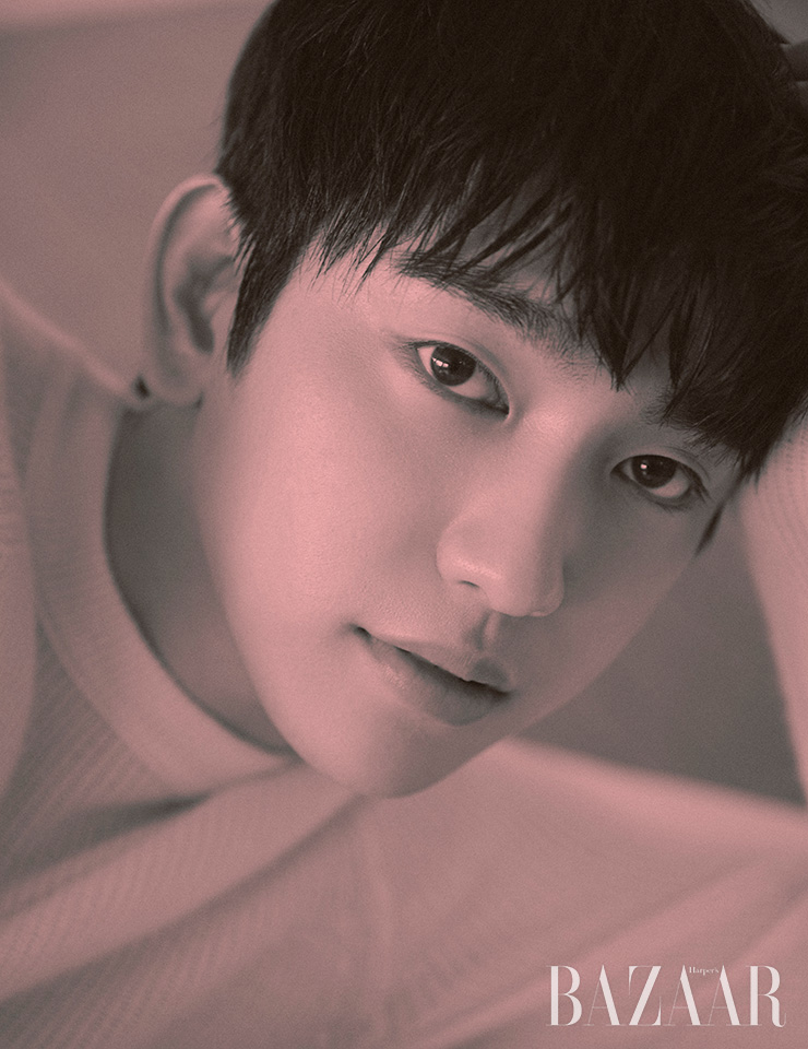 감각적이고 우아한 우디 엠버 향이 아이코닉한 머스크와 균형을 이뤄 신비로운 향을 완성한다. Narciso Rodriguez 나르시소 오 드 퍼퓸 크리스탈 90ml 16만3천원.