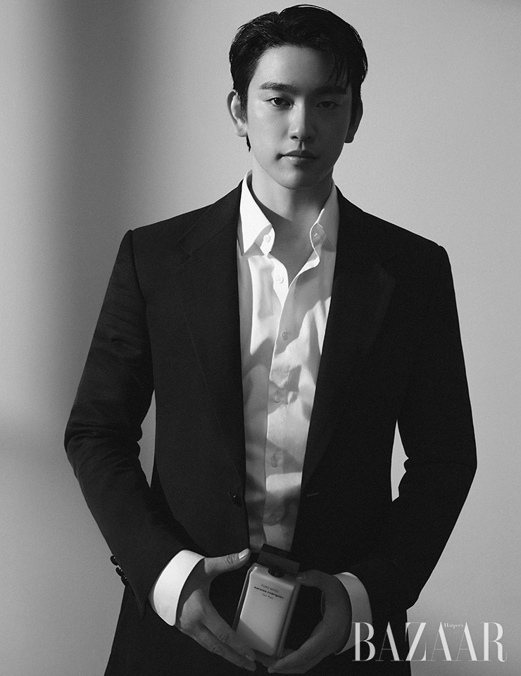 아이코닉한 머스크 향을 오마주한 향으로 관능적인 매력을 선사한다. Narciso Rodriguez퓨어머스크 포 허 오 드 퍼퓸100ml17만9천원.
